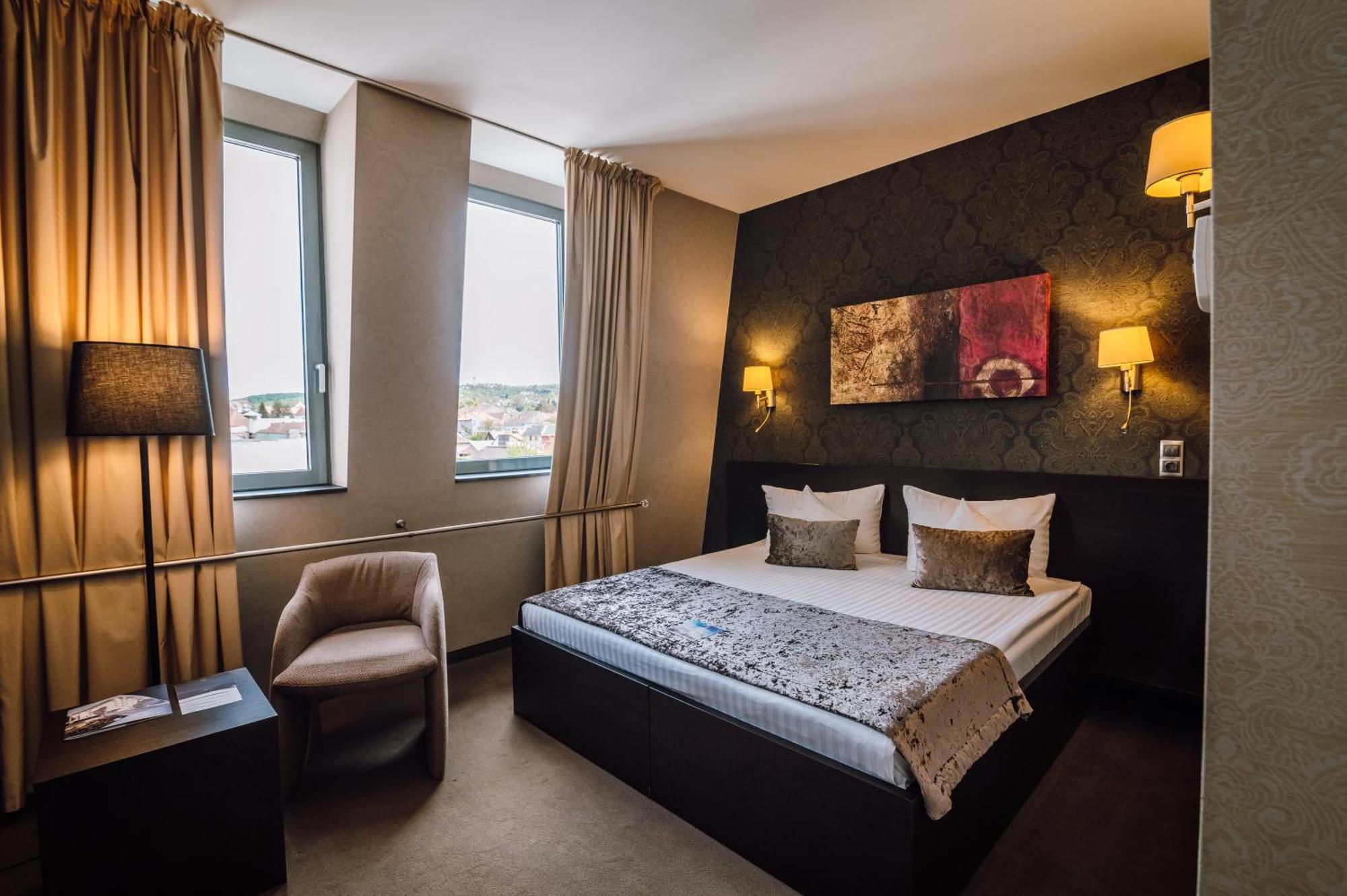 Târgu-Mureş Plaza V Executive Hotel מראה חיצוני תמונה