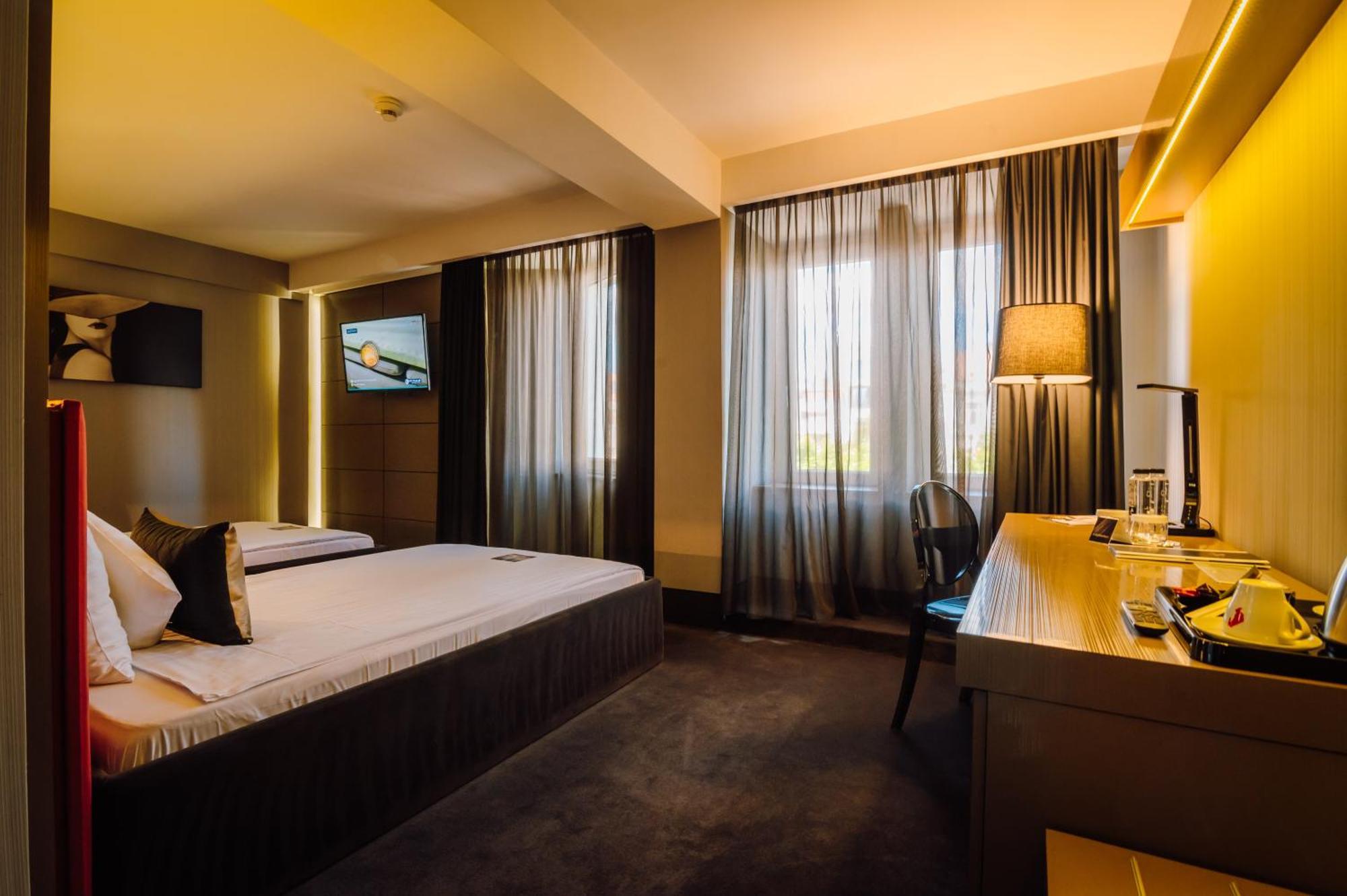 Târgu-Mureş Plaza V Executive Hotel מראה חיצוני תמונה