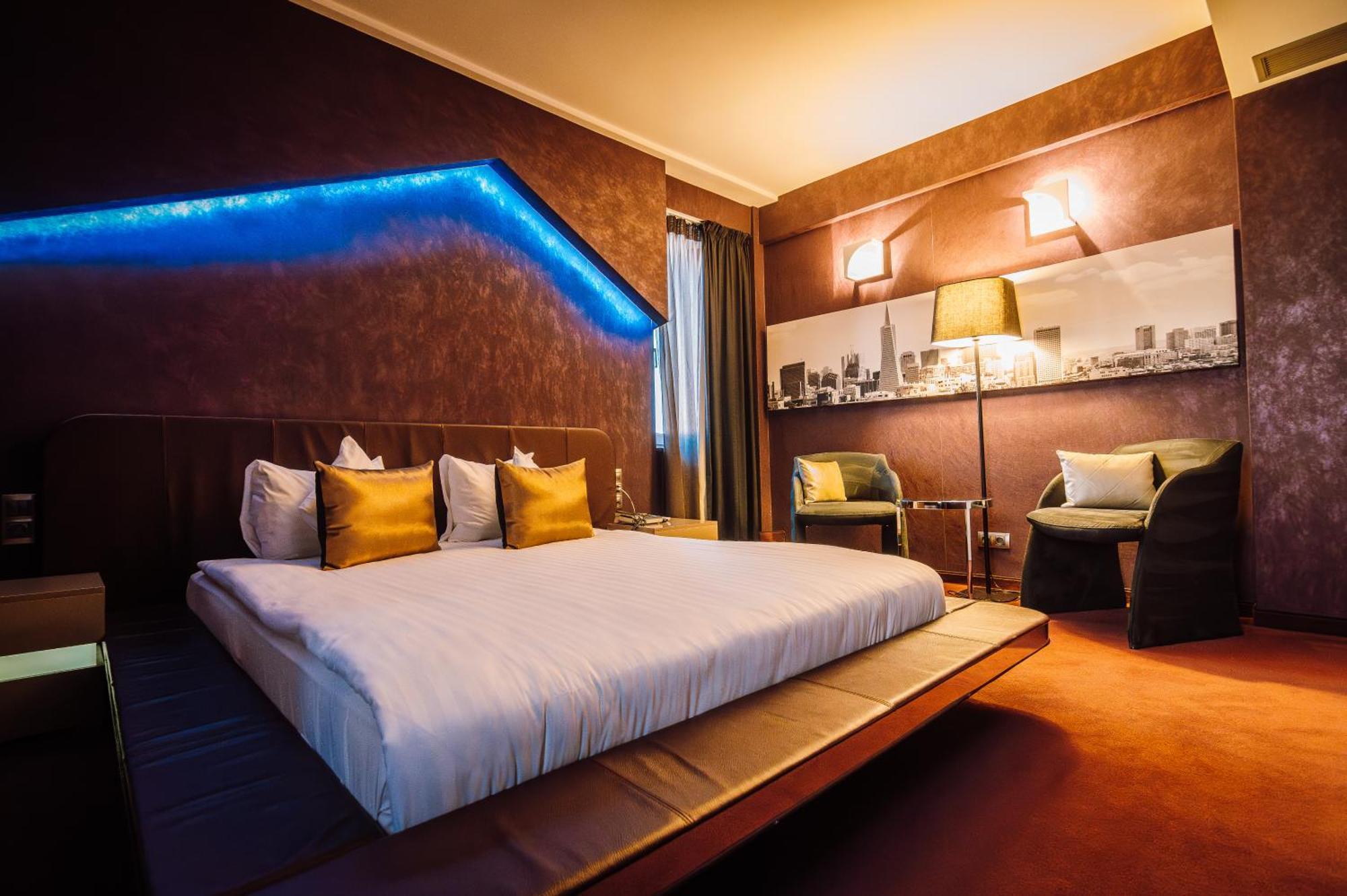 Târgu-Mureş Plaza V Executive Hotel מראה חיצוני תמונה