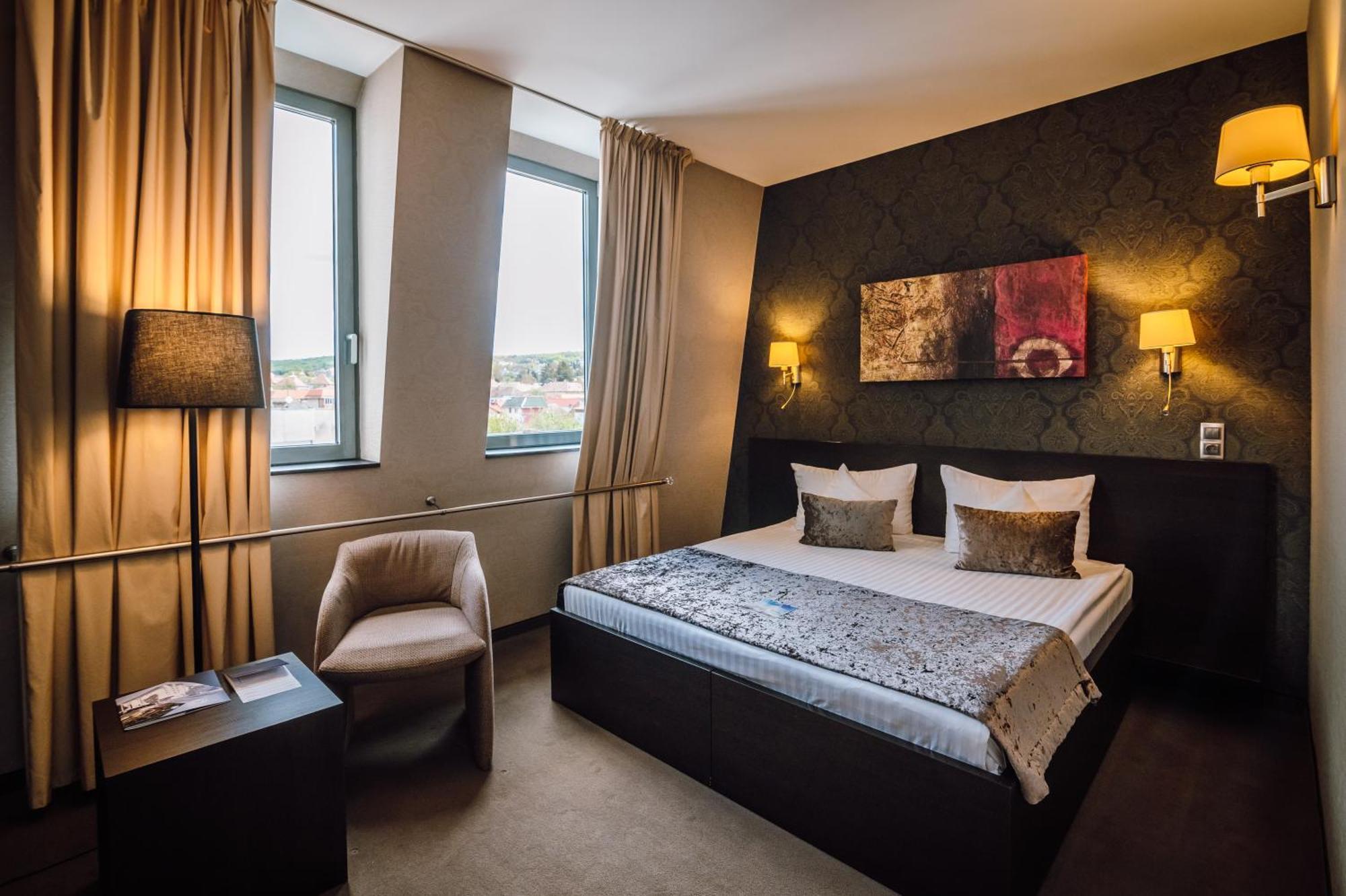 Târgu-Mureş Plaza V Executive Hotel מראה חיצוני תמונה