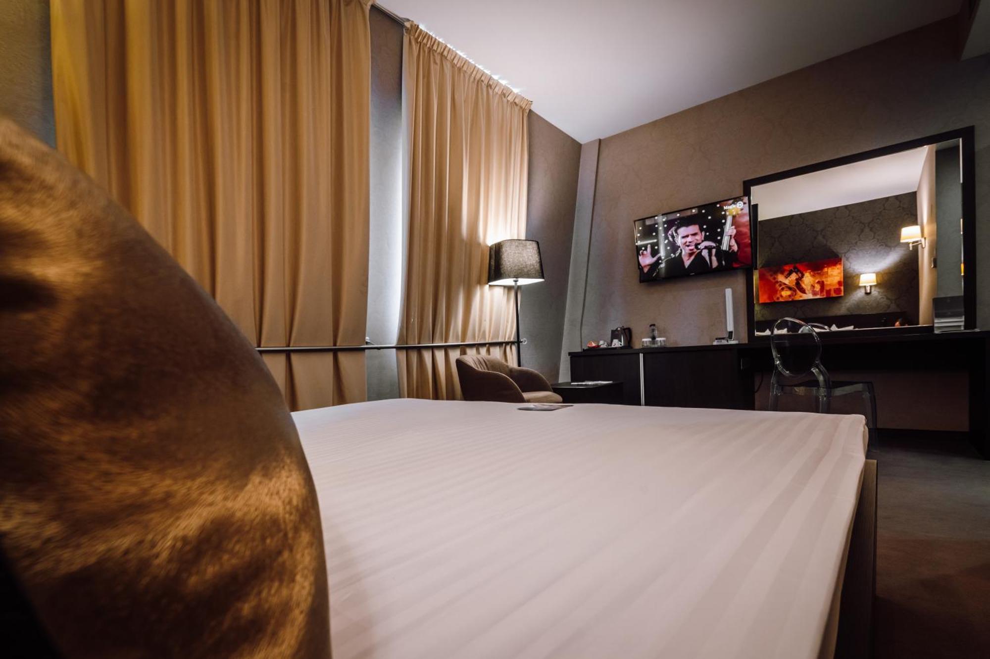 Târgu-Mureş Plaza V Executive Hotel מראה חיצוני תמונה
