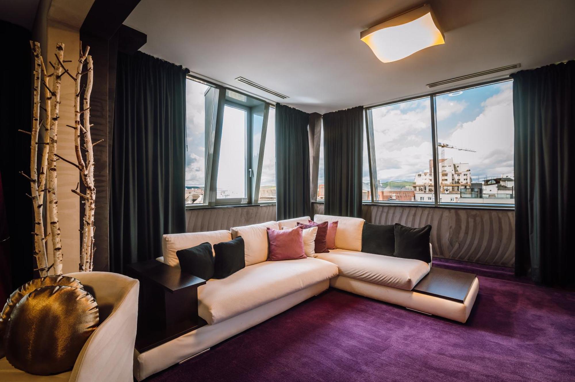 Târgu-Mureş Plaza V Executive Hotel מראה חיצוני תמונה